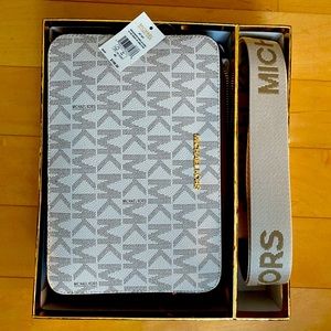 NWT Michael Kors Jet Set Large Saffiano Leather Crossbody Bag